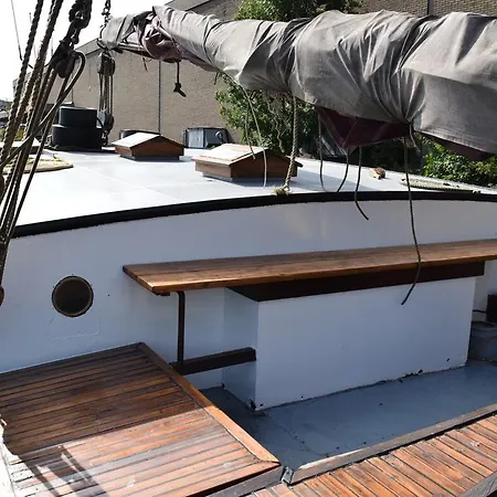 Úszó hotel Boat-apartment Fokkelina Rotterdam