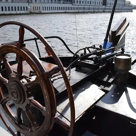 Boat-apartment Fokkelina Botel Rotterdam