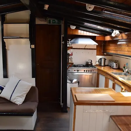 بوتيل Boat-apartment Fokkelina *