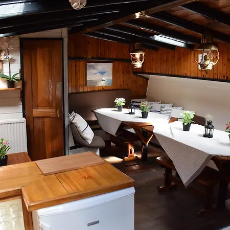 Boat-apartment * Rotterdam