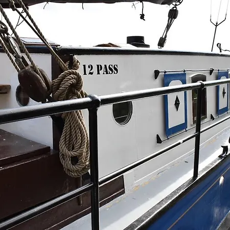 Botel Boat-apartment