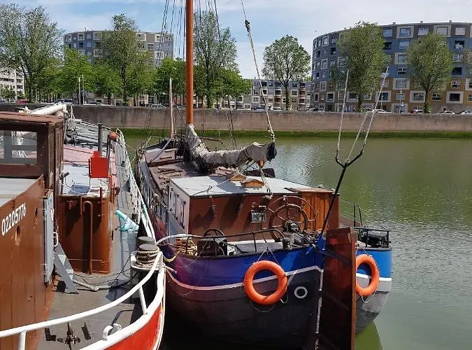 Boat-apartment Fokkelina * روتردام