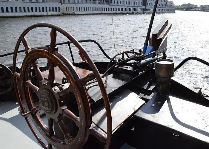 Boat-apartment Fokkelina 보트호텔 로테르담