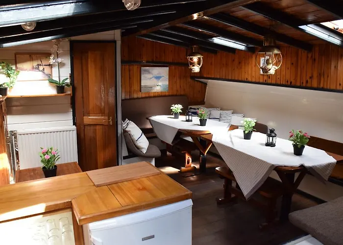 Boat-apartment Fokkelina * 로테르담