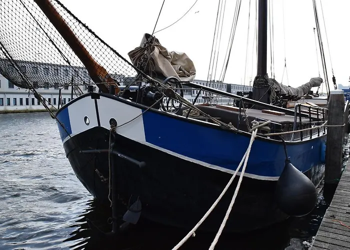 Boat-apartment Fokkelina بوتيل روتردام