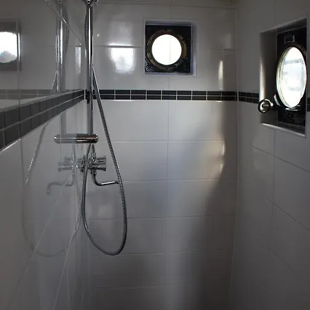 Boat-apartment Fokkelina ספינת מלון