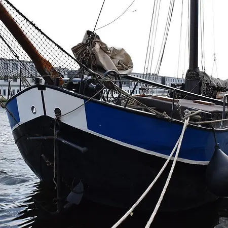 Boat-apartment Fokkelina ספינת מלון רוטרדם