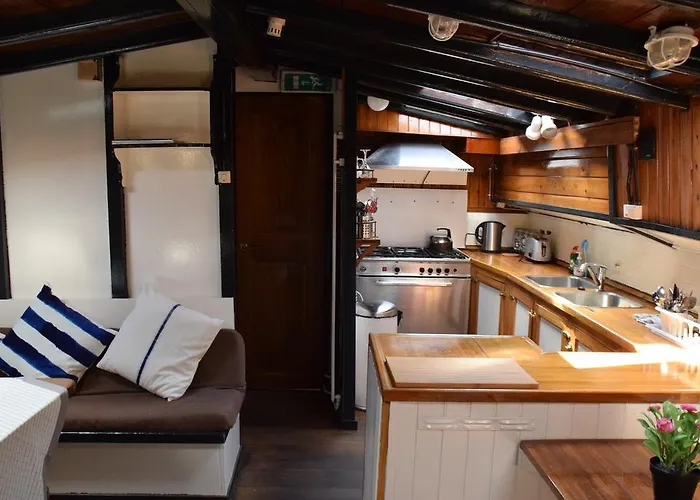 Båthotell Boat-apartment Fokkelina *